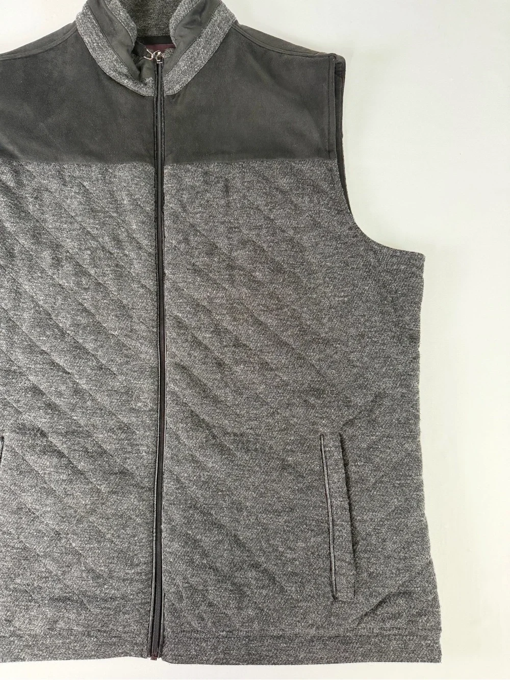 Johnston & Murphy Men's Quilted Charcoal Gray Zip Vest - Classy professional XL